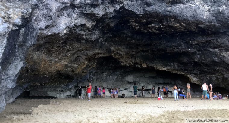 Playa Golondrinas Cave