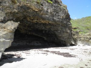 Playa Golondrinas Cave