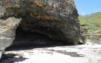 Playa Golondrinas Cave