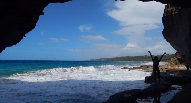 Playa Golondrinas Cave